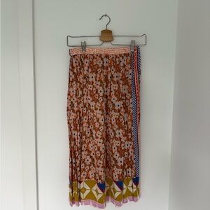 Chic Floral Midi Skirt with Geometric Hem